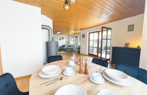Gailingen Apartment | Moderne Luxus-Oase in Gailingen mit Garten, 2 Balkone, Nähe Bodensee & Rheinfall