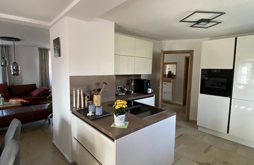 Wassertruedingen Apartment | Moderne, neu Eingerichtete Ferienwohnung auf dem Land