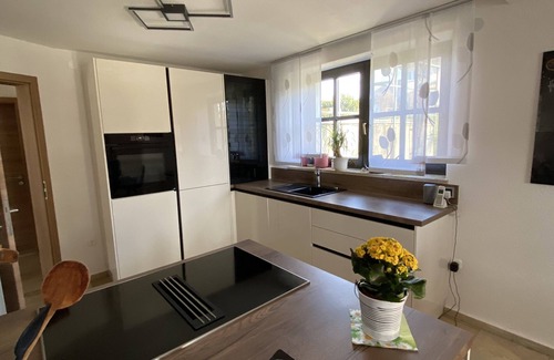 Wassertruedingen Apartment | Moderne, neu Eingerichtete Ferienwohnung auf dem Land
