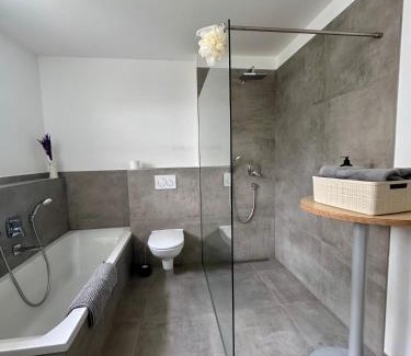 Muehldorf am Inn Apartment | Moderne Wohnung 100 m2 mit Büro und Terrasse