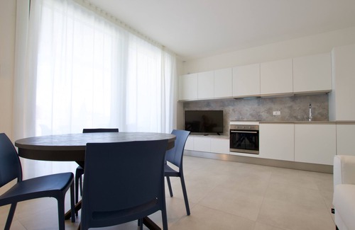 Jesolo Apartment | Moderne Wohnung in Residenz mit Swimmingpool