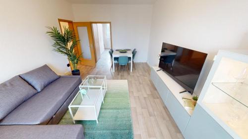 Helbersdorf Apartment | Moderner Plattenbaucharme mit WLAN