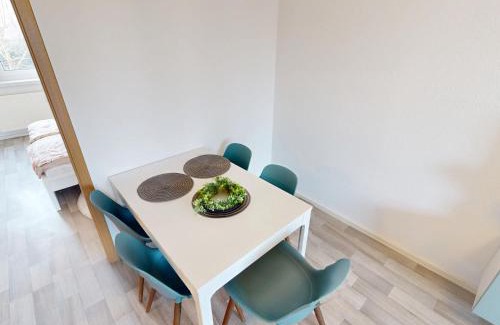 Helbersdorf Apartment | Moderner Plattenbaucharme mit WLAN