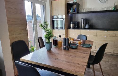 Magdeburg House | Modernes behagliches Haus mit Kamin, Terrasse und Garten