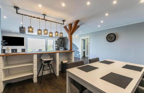 Tumlauer Koog Apartment | Modernes Holzhaus mit traumhaftem Deichblick