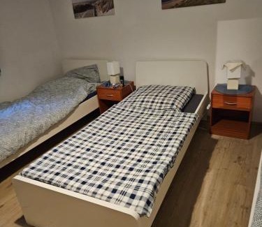 Plettenberg Apartment | Modernes Work and Stay Apartment Nähe Attendorn und Plettenberg für 5 Personen