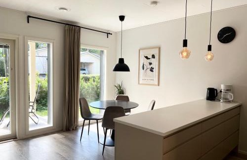 Vantaa Apartment | Moderni paritalo lähellä lentokenttää, free parking, sauna