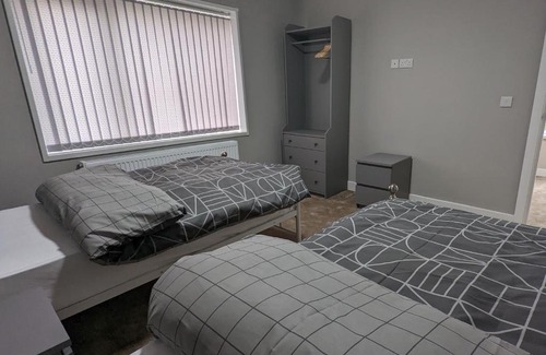 Chapeltown Apartment | Modernised 4 Bedroom Property Close To City Centre, Harehills Lane