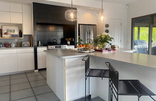 Bellport House | Modernist gem in Bellport Village