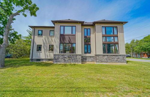 Richmond Hill Villa | Modernized Five Bedroom Villa