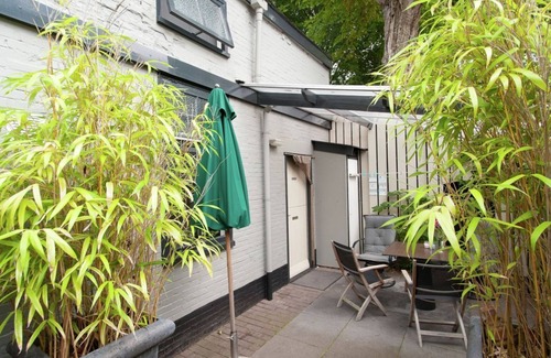 Bergen Apartment | Modernized former artist's studio. Only a 4 minute walk to the center