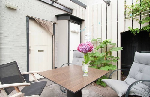 Bergen Apartment | Modernized former artist's studio. Only a 4 minute walk to the center