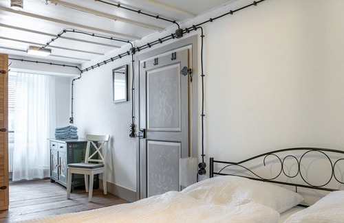 Huefingen Apartment | Modernized holiday apartment with sauna and wellness shower.