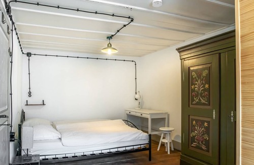 Huefingen Apartment | Modernized holiday apartment with sauna and wellness shower.