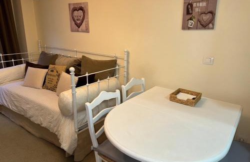 Puebla de Lillo Apartment | Moderno apartamento a pie de pista en la Estación de San Isidro