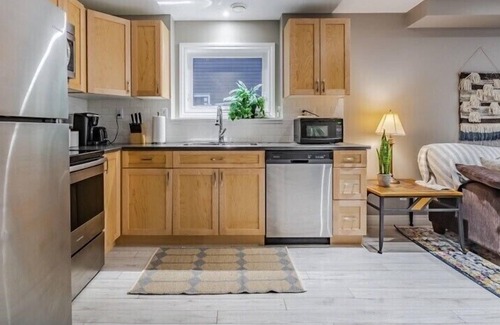 Corman Park No. 344 House | Modest & Peaceful Private HomeAway from Home~ 55 “ TV Free Wifi