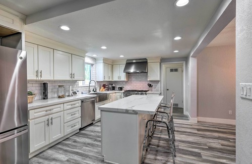 Modesto House | Modesto Home w/Deck - 2 Mi to Vintage Faire Mall