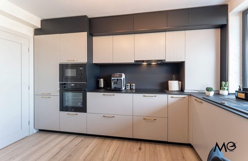 Tractorul Apartment | MoHost Valcom - Luxury Skyline Penthouse