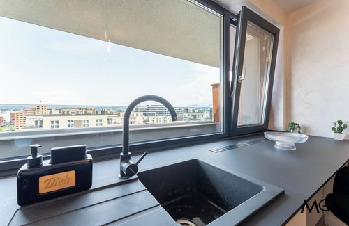 Tractorul Apartment | MoHost Valcom - Luxury Skyline Penthouse