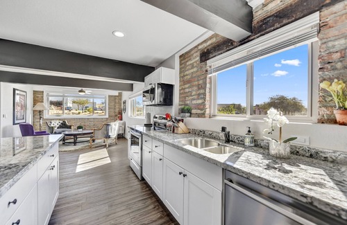 Desert View Village House | MOHvr6 Garden Casa On over 1 Acre