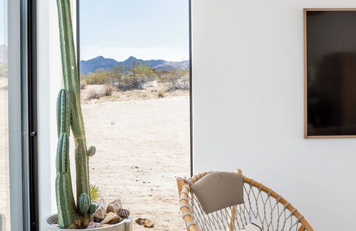 Panorama Heights House | Mojave Villa: Desert Retreat with 360° views+Hot Tub+Designer Interior/Landscape