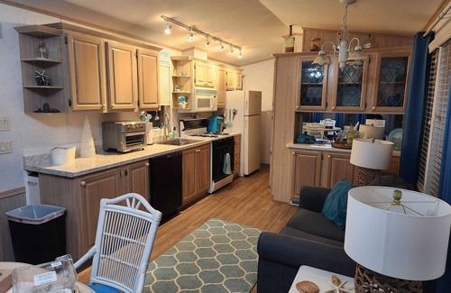 Venice House | Mojito Bay Hideway-Cute Park model home in beautiful Ramblers Rest resort.