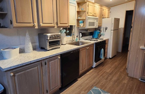 Venice House | Mojito Bay Hideway-Cute Park model home in beautiful Ramblers Rest resort.