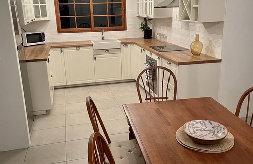 Palm Cove Cottage | Mojo’s Salt & Pepper Cottage, 500m to beach