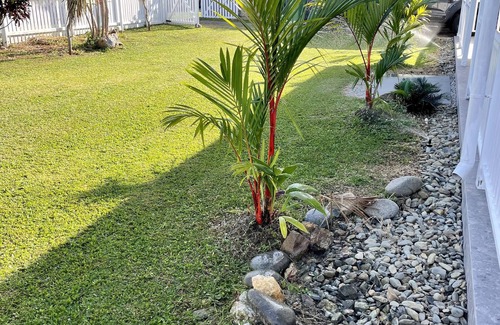 Palm Cove Cottage | Mojo’s Salt & Pepper Cottage, 500m to beach