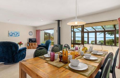 Ngongotaha House | Mokoia Sunrise - Lakefront Ngongotaha Holiday Home