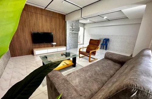 Gelugor House | Molek Vacation Home