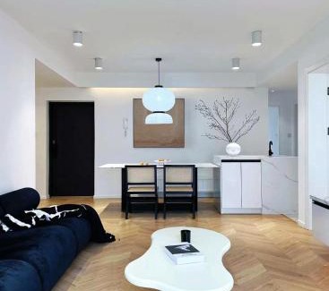 Downtown Shanghai Apartment | Moli B&B-Nanjing West Road 3-Bedrooms with Elevator 3 king-size beds 2 bathrooms 1bathtub Apart ment Near the subway