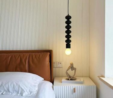 Downtown Shanghai Apartment | Moli B&B-Nanjing West Road 3-Bedrooms with Elevator 3 king-size beds 2 bathrooms 1bathtub Apart ment Near the subway