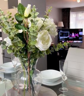 Redbridge House | Mona's Home