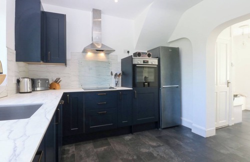 Benllech Cottage | MONARFON, pet friendly, country holiday cottage in Benllech