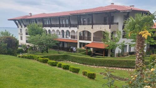 Sveti Vlas Apartment | Monastery II Garden stay like home