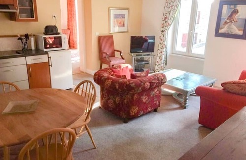 Lehon Apartment | Monet Apartment - charming apartment with river view