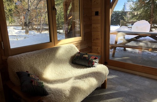 Monetier-les-Bains Ski Chalet | Monetier village center ground floor south facing T4 75 m2, terrace garden parking