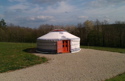 Magnien Cottage | Mongolian yurt, on the edge of a forest and a hiking trail