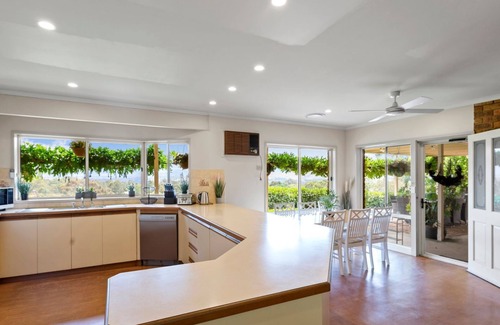 Mansfield House | Monkey Gully Retreat - Pool - Mansfield - Sleeps 9