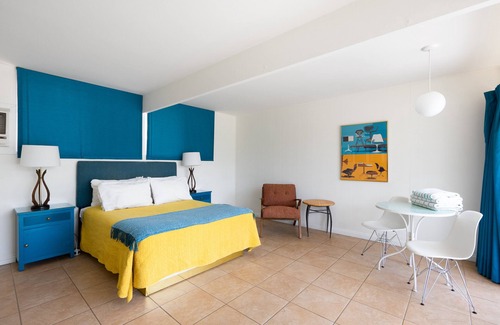 Desert Park Estates Hotel | Monkey Tree Hotel 6 by AvantStay | Stylish Hotel in Palm Springs w/Pool!