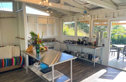 Kealakekua Apartment | Monkeypod Canopy with Shared Bath and Common House