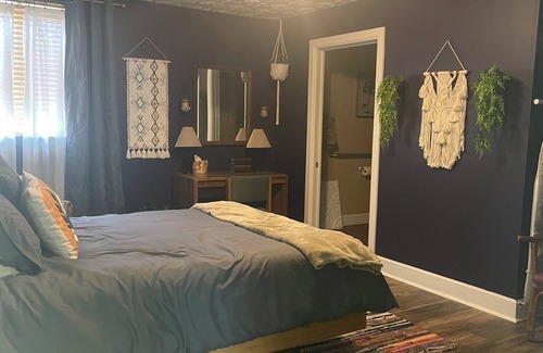 Pittsfield Hotel | Monroe Street Suites