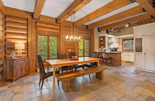 Saint-Faustin-Lac-Carre Ski Chalet | Mont Blanc- Le Grizzly - Cozy Log Cabin with Games Room