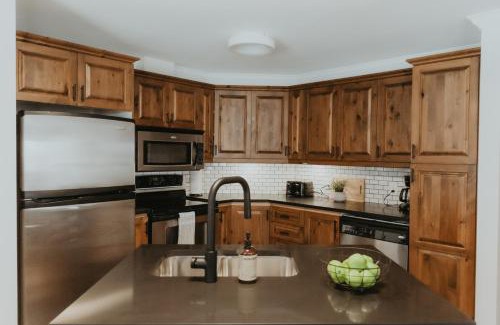 Saint-Faustin-Lac-Carre House | Mont-Blanc 2 - Direct access to hiking, beach & pool at Mont-Blanc