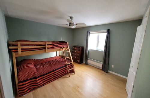 Cantley Cottage | Mont Cascade Lakefront Villa - 30 minutes from Ottawa ; ski hill ; Boating ;
