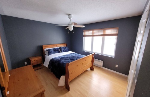 Cantley Cottage | Mont Cascade Lakefront Villa - 30 minutes from Ottawa ; ski hill ; Boating ;