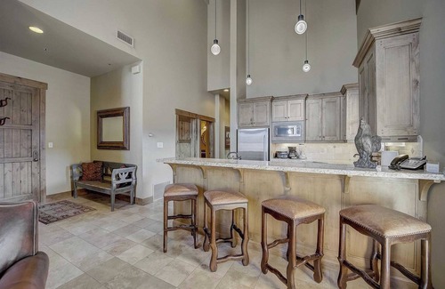 Deer Valley House | Mont Cervin #32 by Avantstay Ski In Ski Out Home in Silver Lake Village w/Hot Tub
