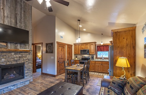 West Yellowstone Cabin | Montana Cabin -Sleeps 4, Just 5 Blocks from Yellowstone A/C and WiFi