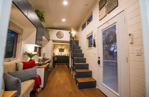 Waco House | Montana Escape Elegant Tiny House in Waco Near Magnolia
